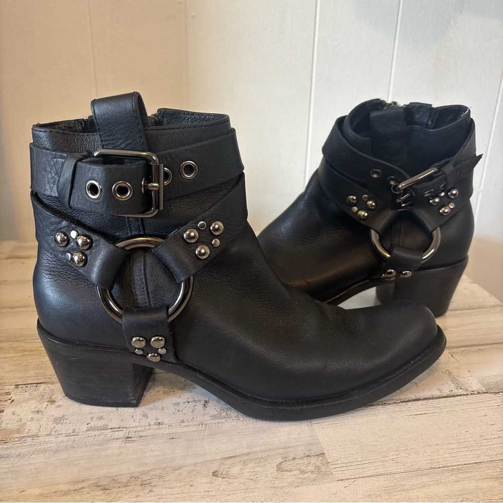 Cole Haan Black O-Ring Harness Leather Waterproof Biker Ankle Boots Women’s 7 - Picture 3 of 15